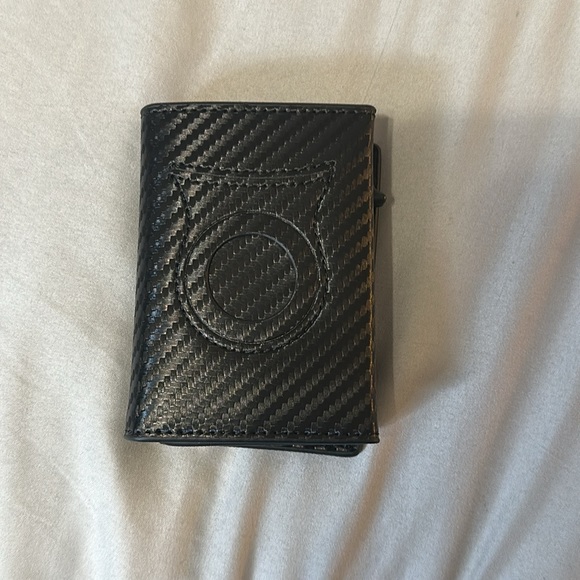 Switch Wallet - Picture 2 of 5